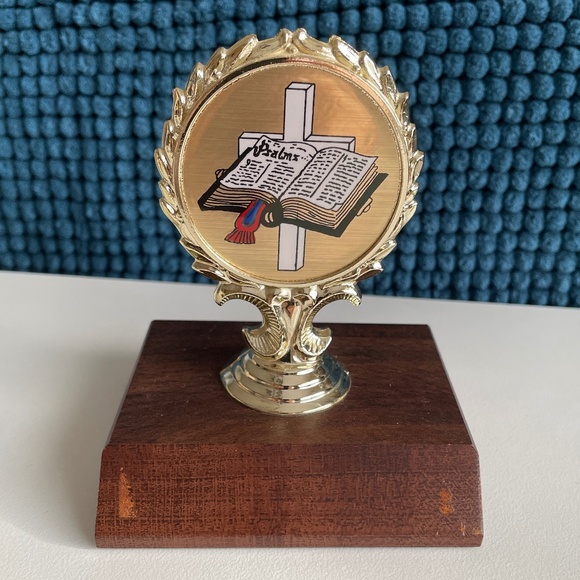 Bible The Cross Christian Religious Wreath Award Recognition Trophy - Picture 1 of 8